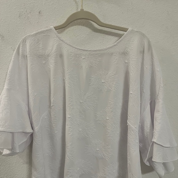 Liz Claiborne White Textured Blouse | Bell Sleeve Top | Size 1X - Picture 1 of 15